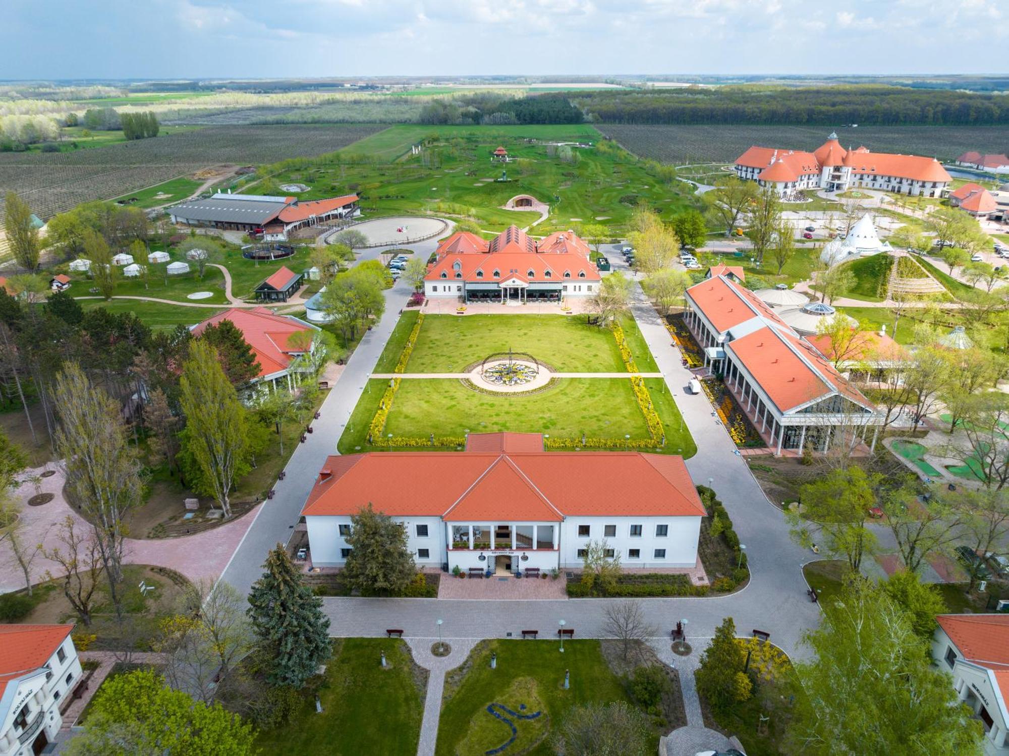 Hungarikum Hotel Lakitelek Eksteriør billede